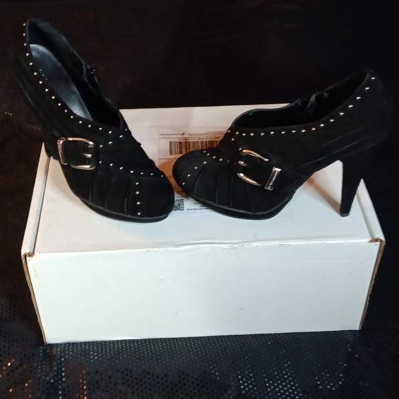 BCBG Generation Silver Studded Black Suede Booties With Buckles (8) GUC - Picture 2 of 13
